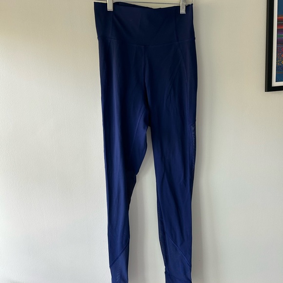 Lululemon blue , calf cutout mesh pants size 6 - Picture 2 of 5